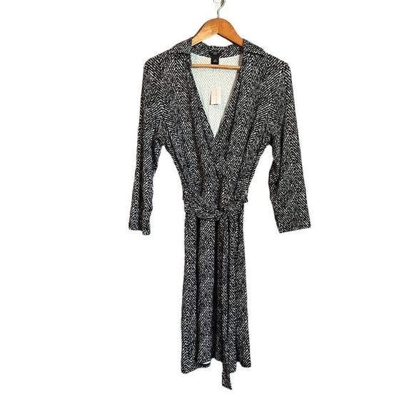 Ann Taylor Dresses & Skirts - NWT! Ann taylor patterned faux wrap dress. Size 10 petite